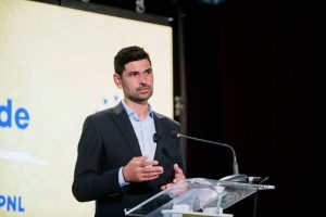 Emanuel Ungureanu publică o fotografie în care candidatul PNL George Tuță apare alături de Florian Coldea, Dumitru Dumbravă și Laura Codruța Kovesi